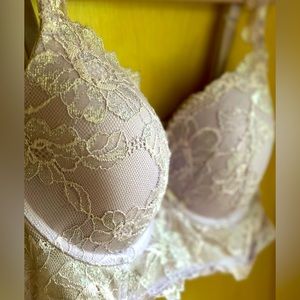 Lavender lace VS 34D Bra